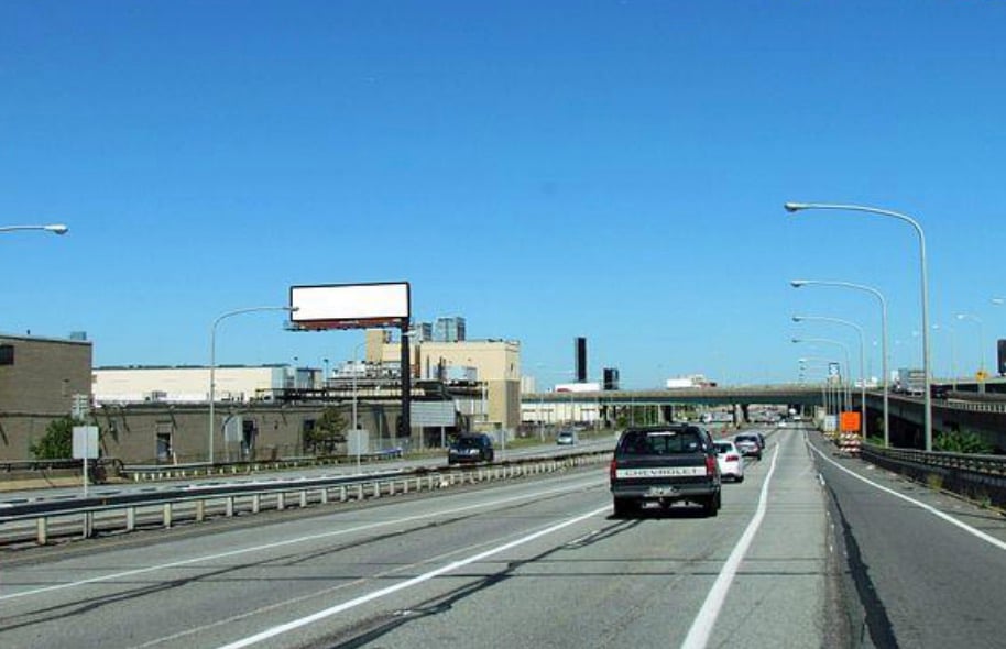 Location photo for S Front St near Front St & Packer Av - FS, South Philadelphia East (Philadelphia)