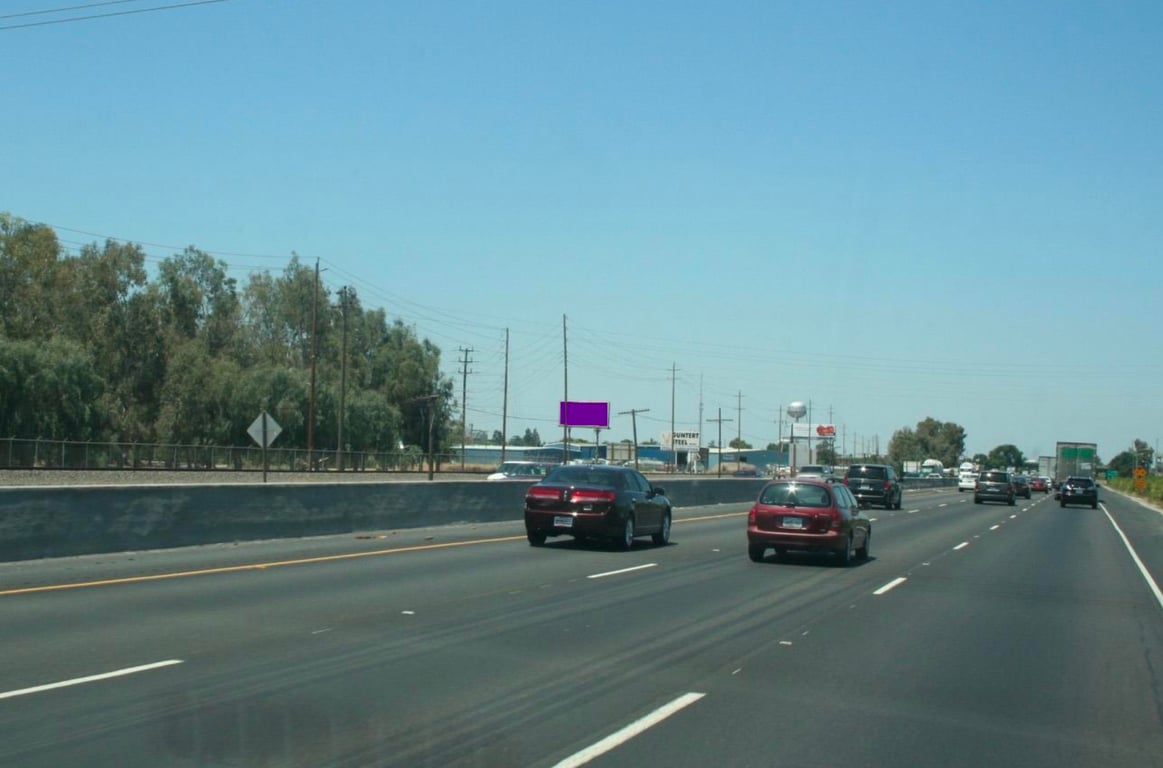 Hwy 99 700.00 ft S/O 4Th Street W/S F/S Media