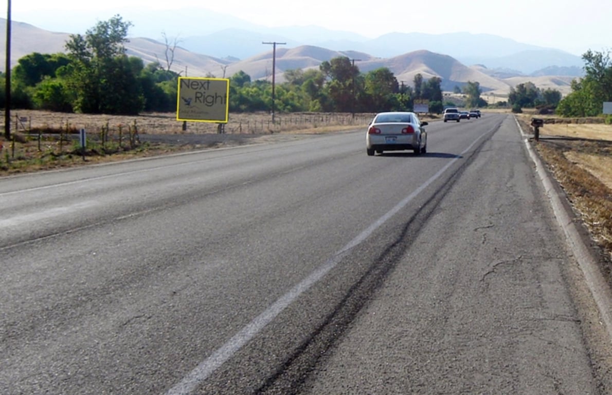 NL HWY 190 1.9 MI. E/O MARTIN RD. Media