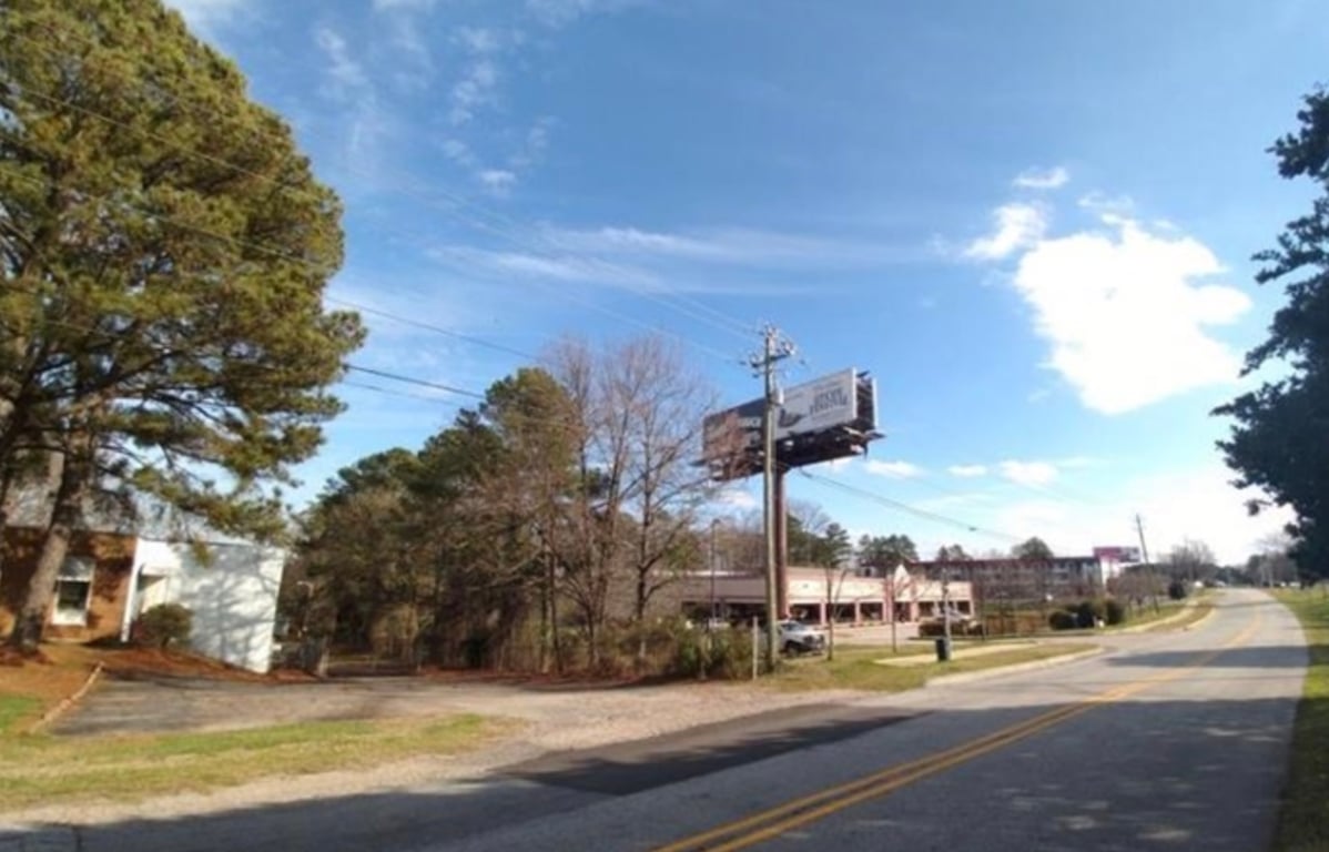 3810 US 70 E 0.1 mi E/O US 401 S. INT NS Media