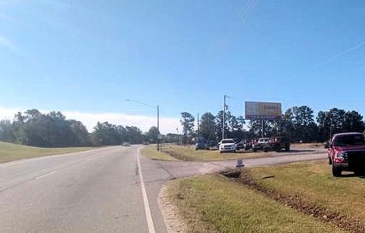 3800 US 401(FAYETTVILLE RD.) 0.1 mi S/O US 70E WS Media