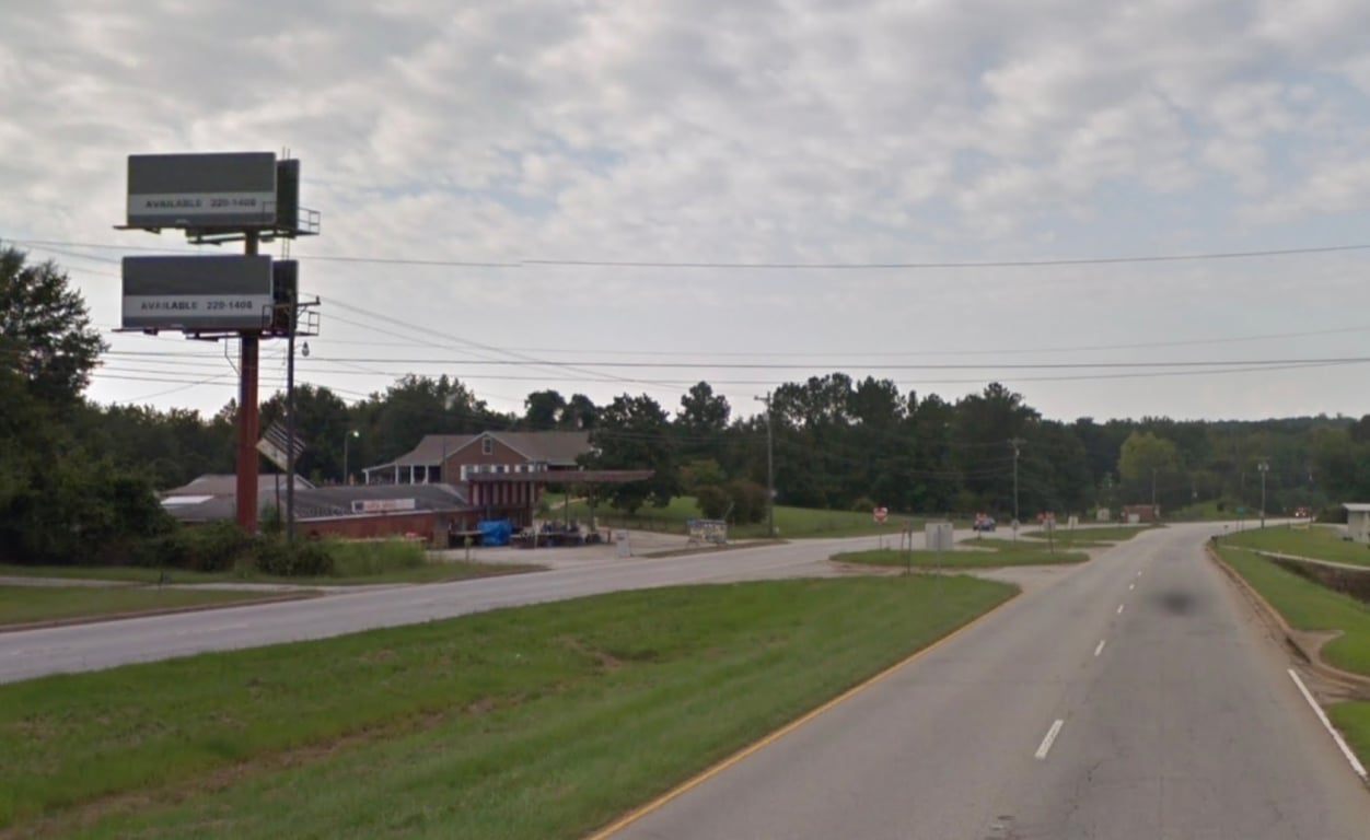 Hwy 25 0.13 mi S/O Riley Rd N WS, N/F, Top Media