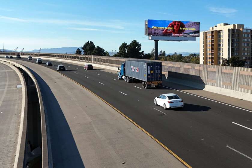 880 Freeway 250’ n/o Market St. F/S / 94607 Media