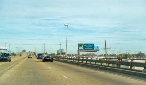 E/S Causeway Blvd @ Earhart Expressway