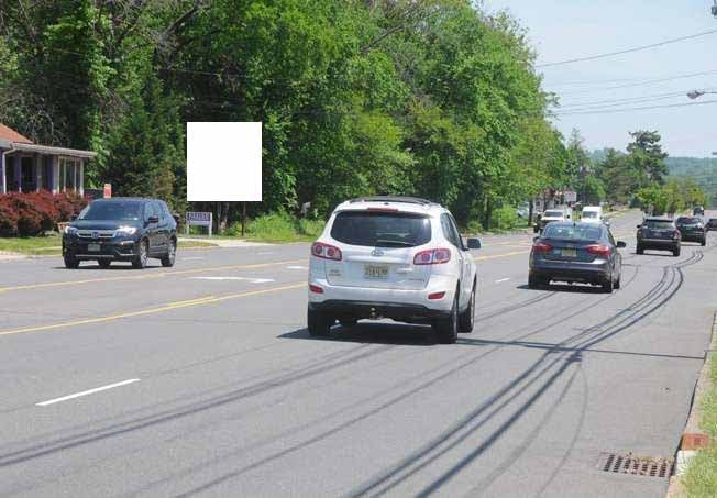 Location photo for Bloomfield Ave near Bloomfield Ave at Oak Rd (Fairfield)