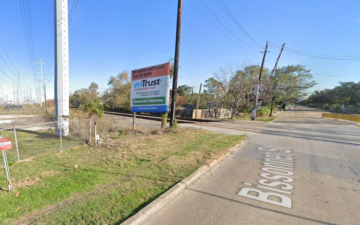 Location photo for Bissonnet St near Bissonnet St @ Community Dr (Bellaire)