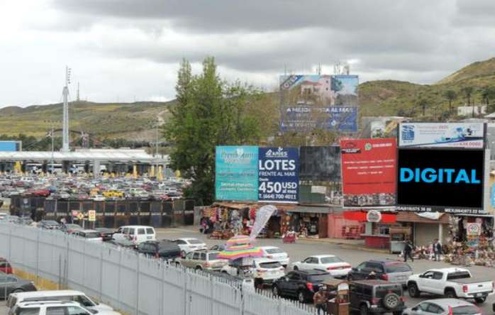 Location photo for Puente México near Border Crossing Mexico-US, Zona Urbana Rio Tijuana (Tijuana)
