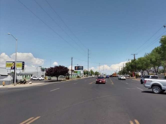 201 EUBANK SE (S/O CENTRAL) Media