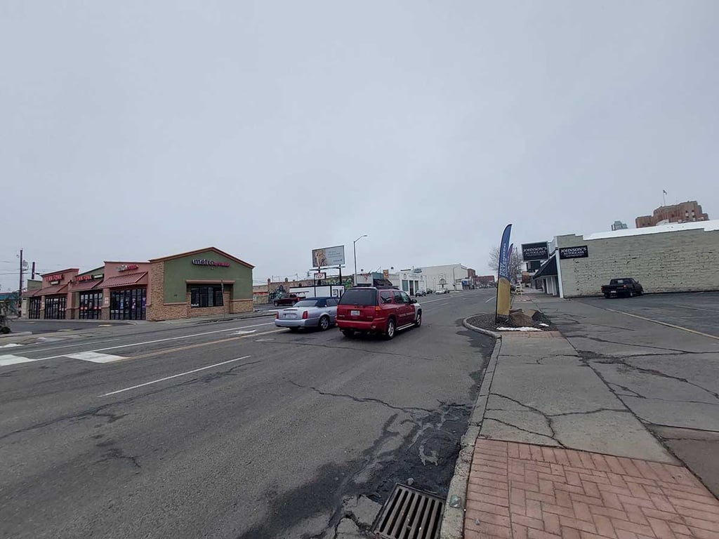 W/L S 1ST ST 150 FT N/O E WALNUT ST S F/S Media