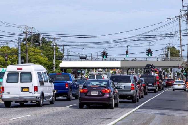 Location photo for Deer Park Ave near Deer Park Ave/Acorn St (Deer Park)