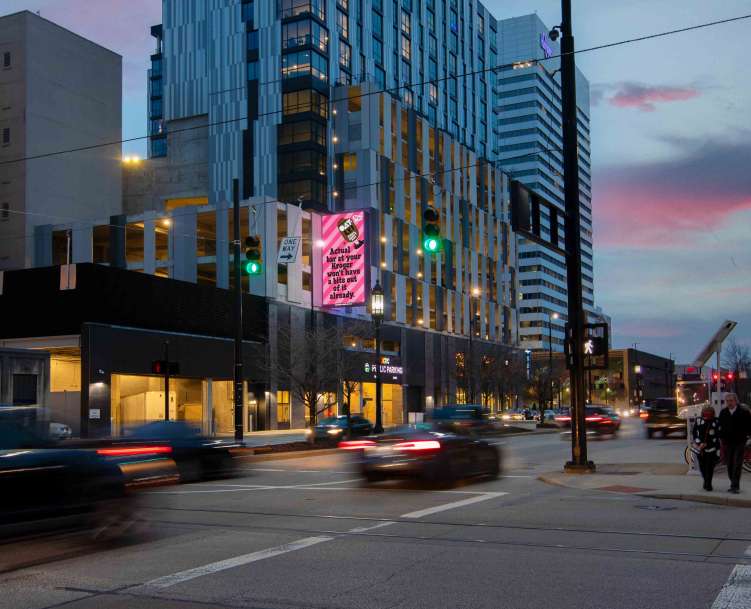 Downtown Cincinnati / E Central Parkway & Walnut Media