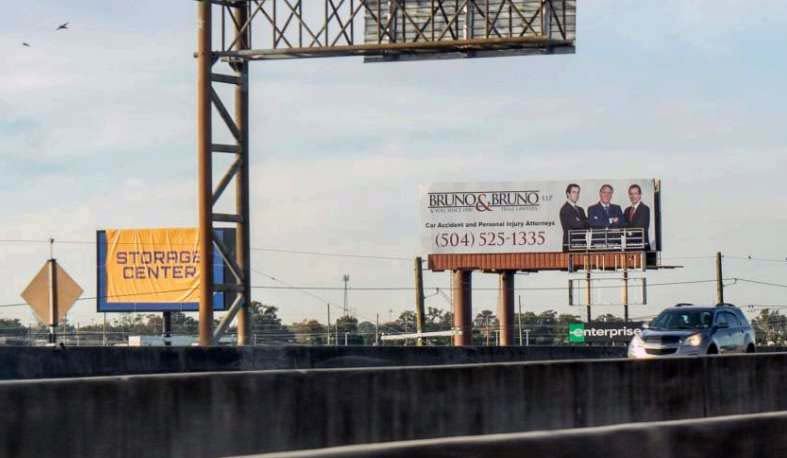 S/S Westbank Expy .2 mile E/O Manhattan Blvd F/E Media