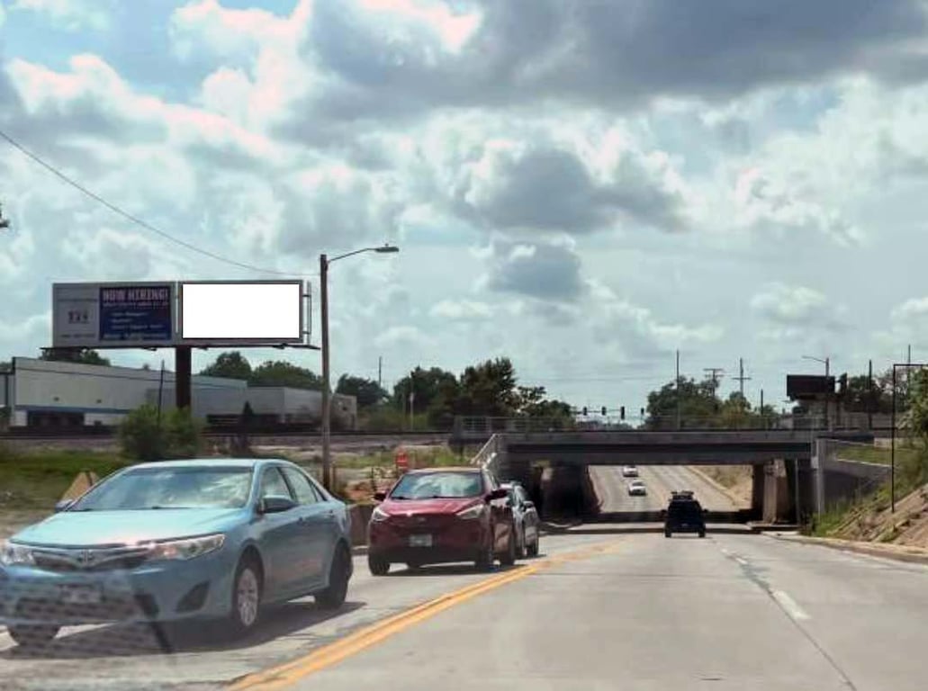 S Grand Ave E 370 ft w/o S 11th St S/S, E/F Media