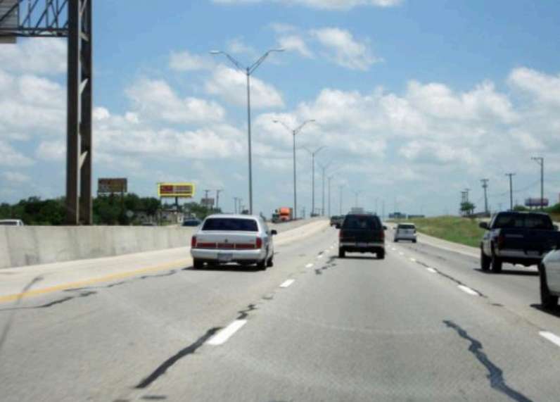 IH-35 N., 2/10 MI N/O MM 177 Media