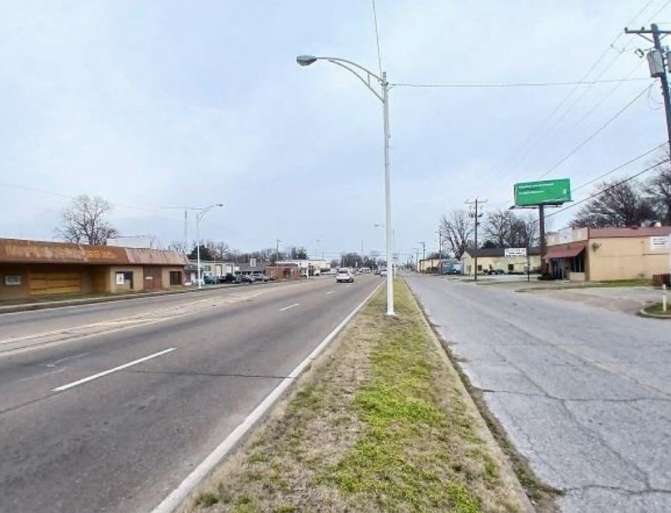 HWY. 1 .5 MILES N/O HWY. 82 F/S Media