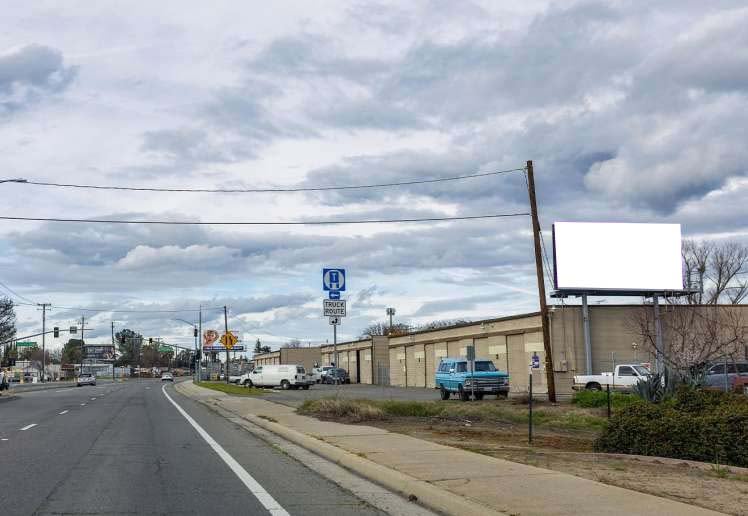 Garden Hwy 300.00 ft S/O Lincoln Road E/S F/S Media