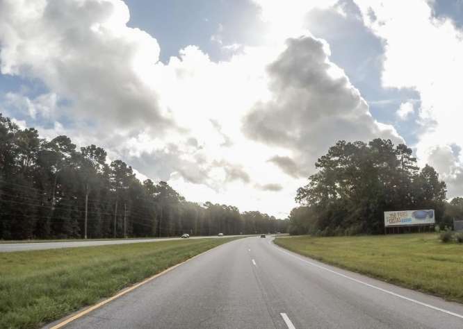 US 17 0.35 mi N/O Parkers Ferry Rd ES Media