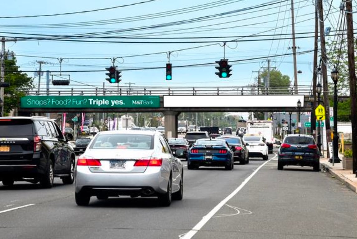 Location photo for Deer Park Ave near Deer Park Ave/Acorn St (Deer Park)