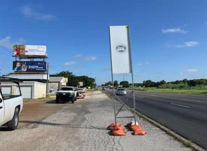 W/S HWY 6, .4 MI S/O JCT 79W F/S (TOP)