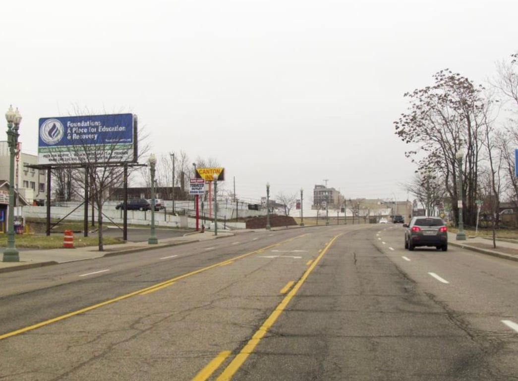 Location photo for W Tuscarawas St and Newton Ave (Canton)