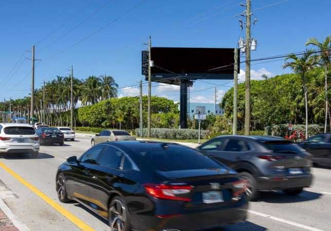 US 1 440.00 ft S/O Miami Gardens Dr W/S F/N Media