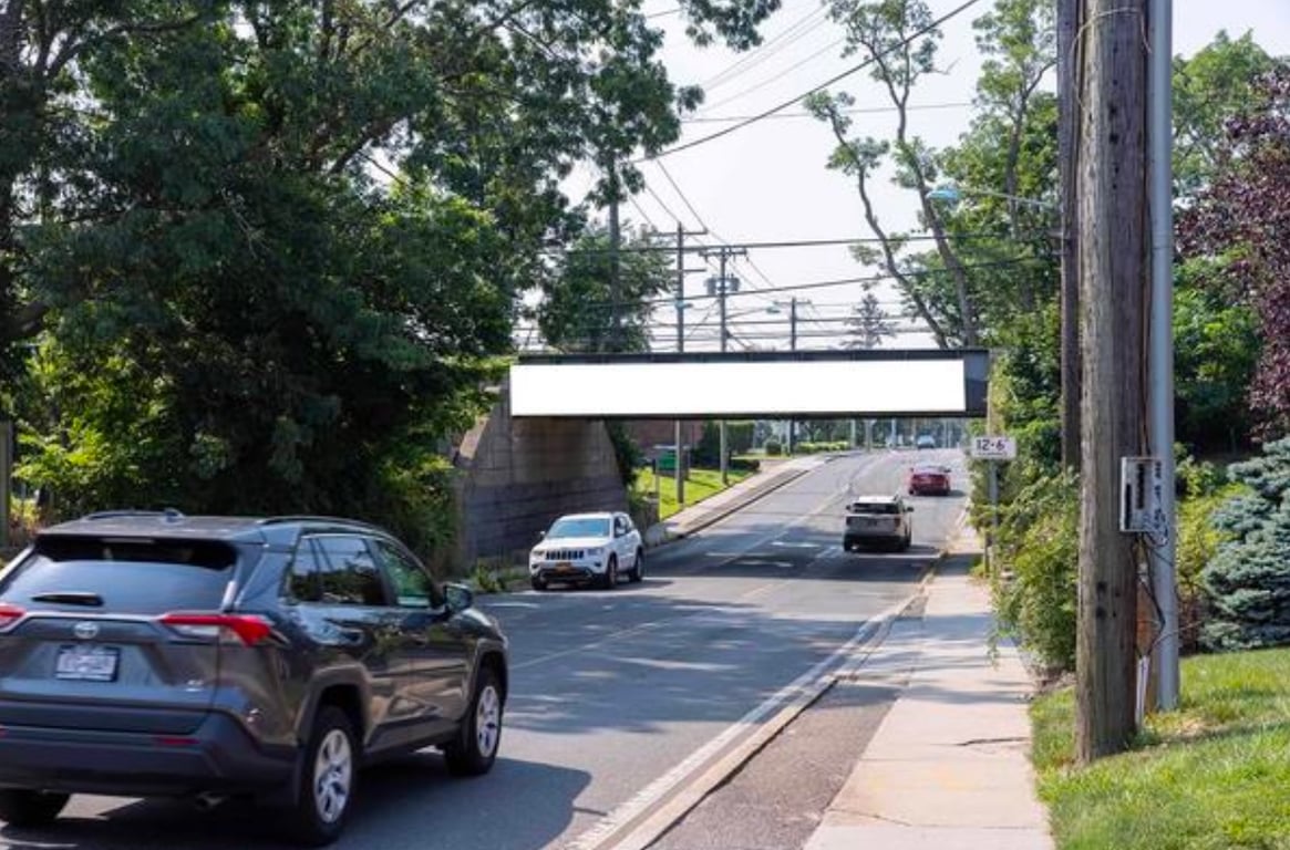 Location photo for Carleton Ave near Carleton Ave/Moffitt Blvd (East Islip)