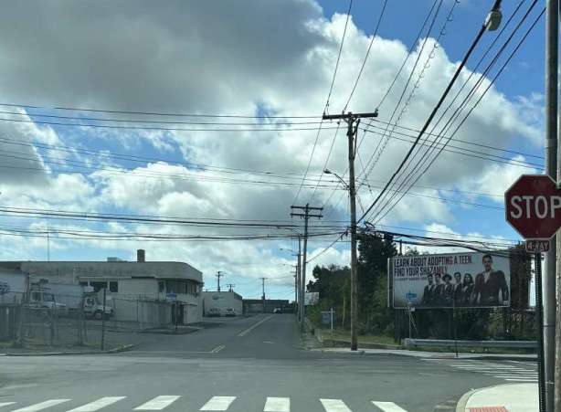 HUNTINGTON RD @ RIVER ST FW, BPORT Media