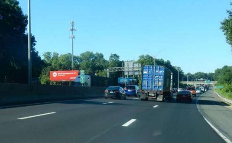 I-77 0.3 mi N/O Remount Rd ES Media