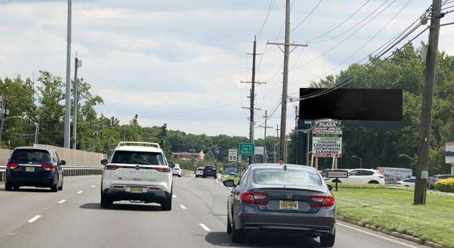 Rt 9 700 ft S/O Texas Rd W/S F/N Media