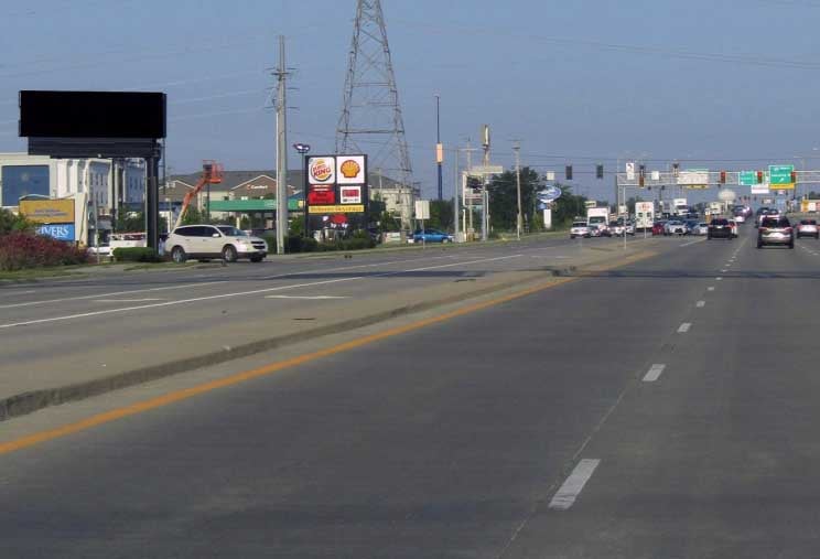 S/S Dupont Rd. W/O Diebold Rd. F/E F/E Media