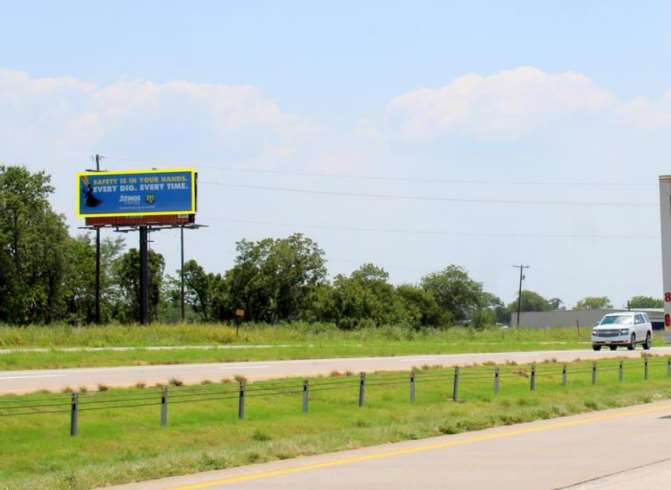 I-35 @ MP 401 - Valley View Media