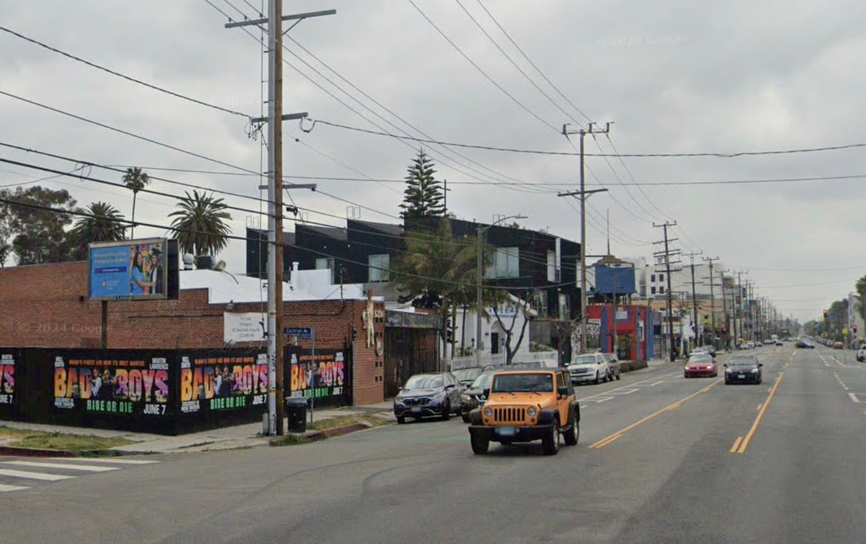 ADAMS BLVD NL 5F E OF COCHRAN AVE WF Media