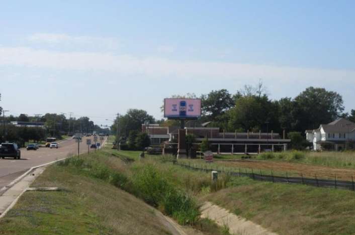 Hwy 51 N. 320' S/O McClellan Dr. W/S F/N Media