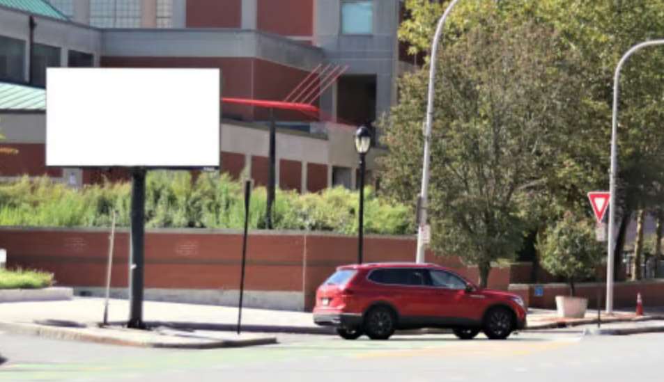 Martine Ave S/S, 250 ft W/O MLK Blvd, E/F Media