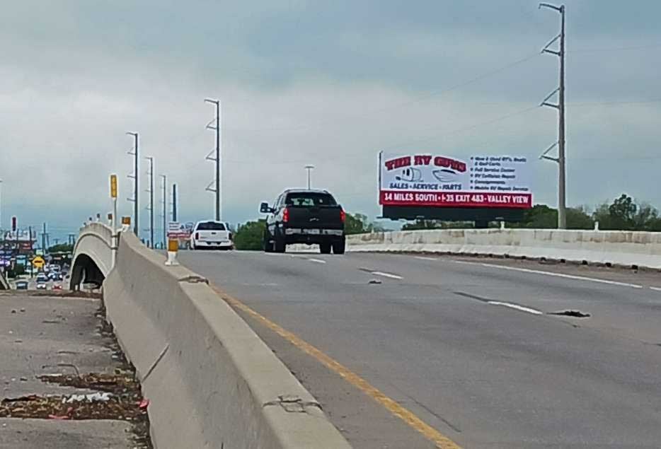 US 82 0.6 mi E/O I-35 NS Media