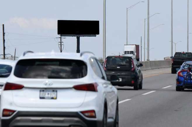 S/L I-94 Edens .5 mi W/O Waukegan F/E Media