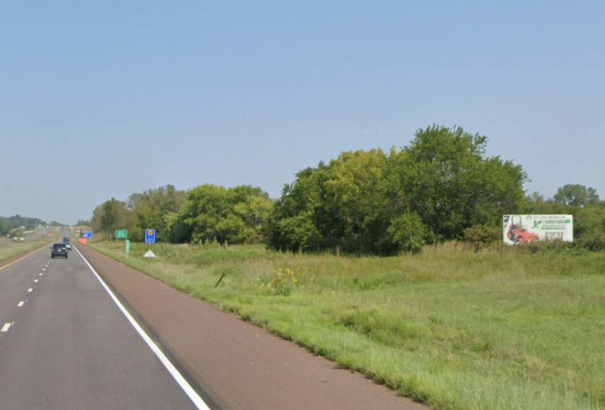 207th St E/S, S/F Media