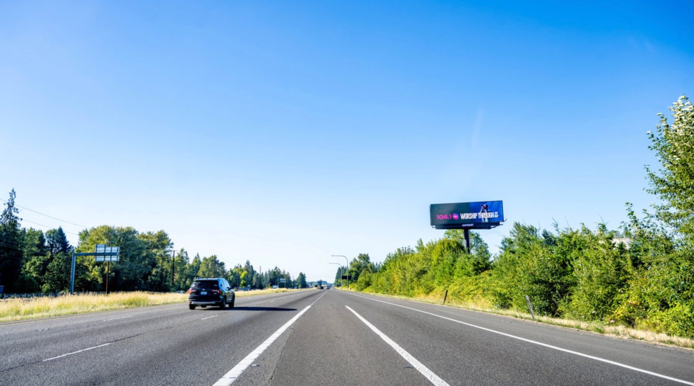 I-5 W/L .35 mi S/O NW La Center Rd WS N F/N Media