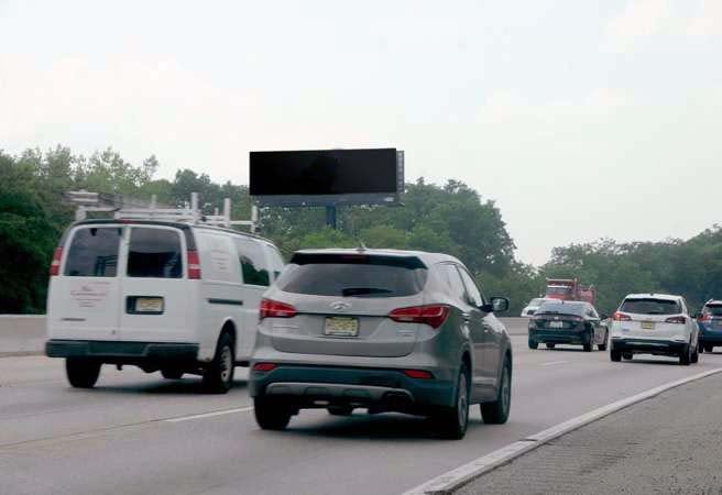 I-287 1 mi N/O Rt 23 E/S F/N Media