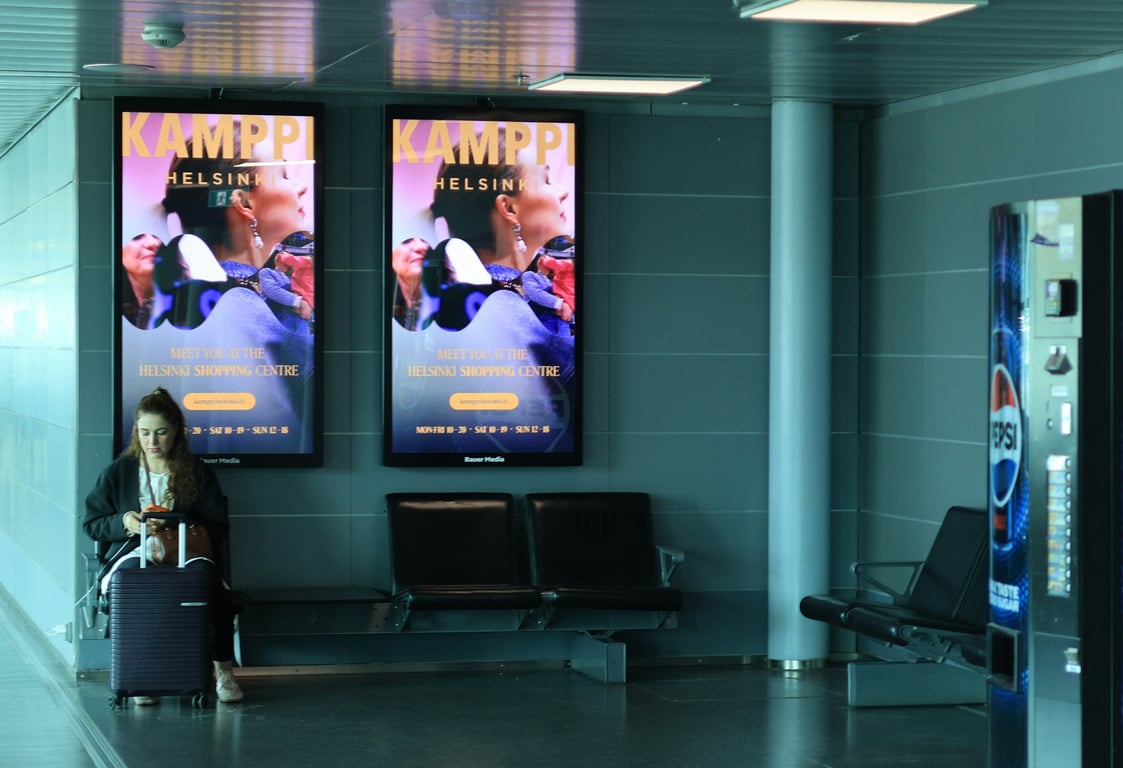 Airport DOOH in out-of-home (OOH) advertising