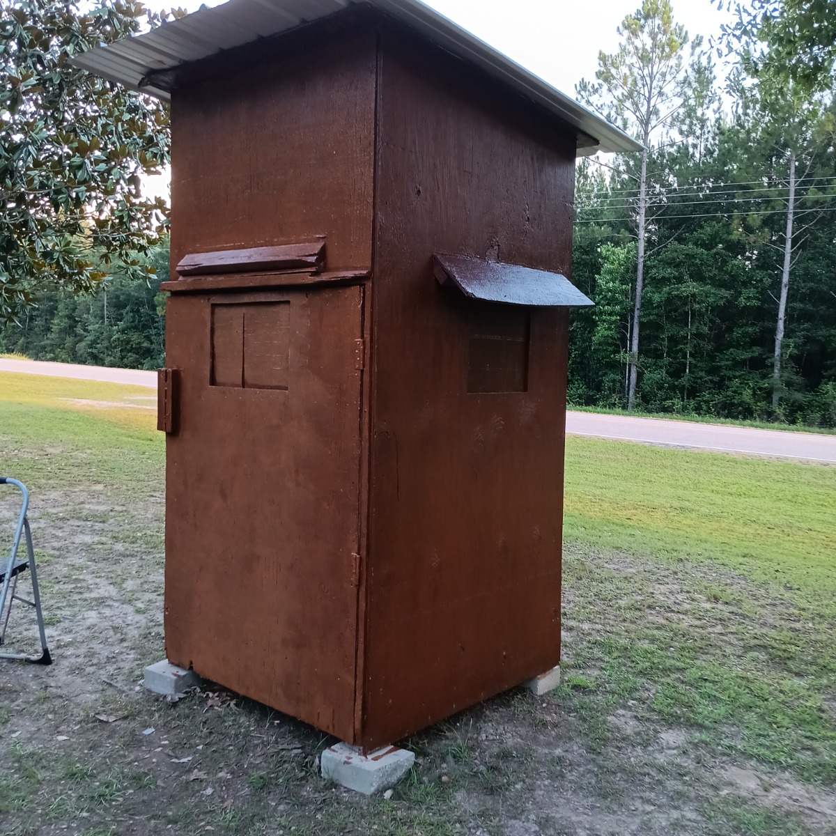 This photo is showing the front of the farmstand right after we finished painting it. 