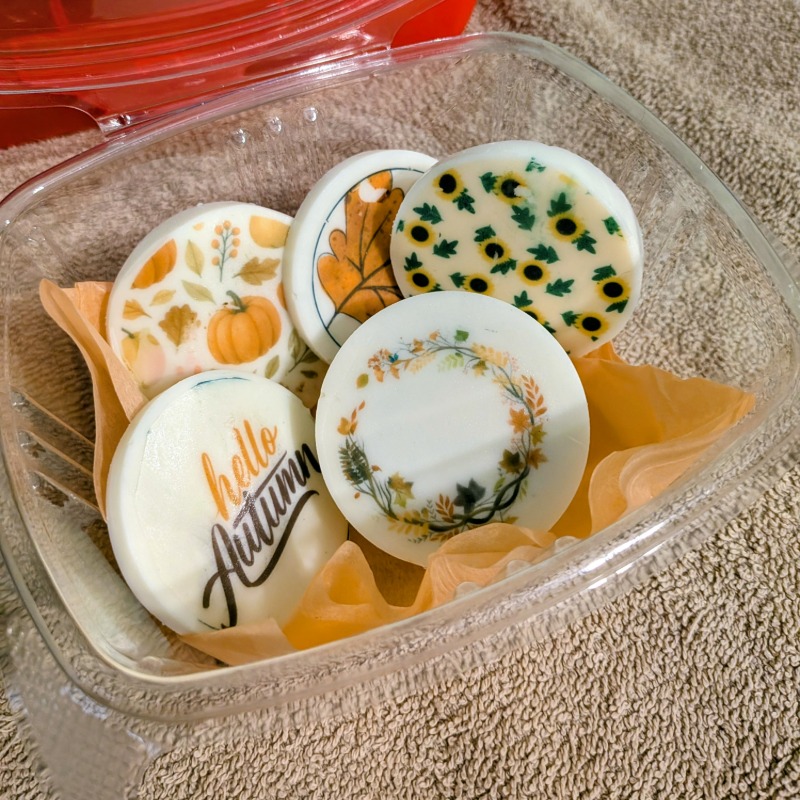 chocolate pieces w/custom edible design