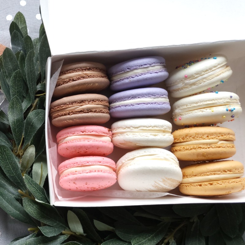 Photo of 12 pack macarons