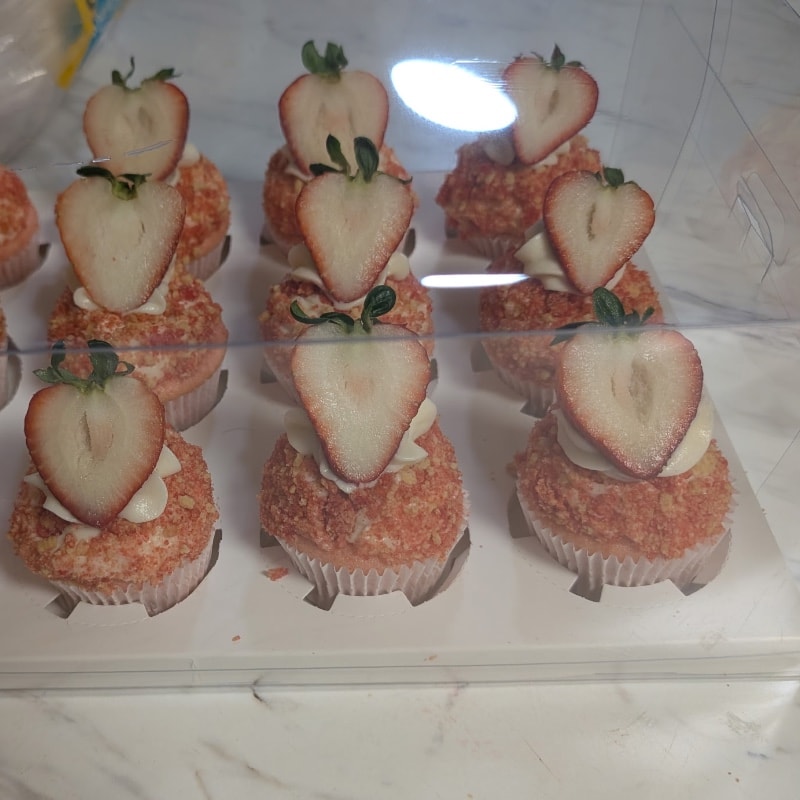 Strawberry crunch cupcakes