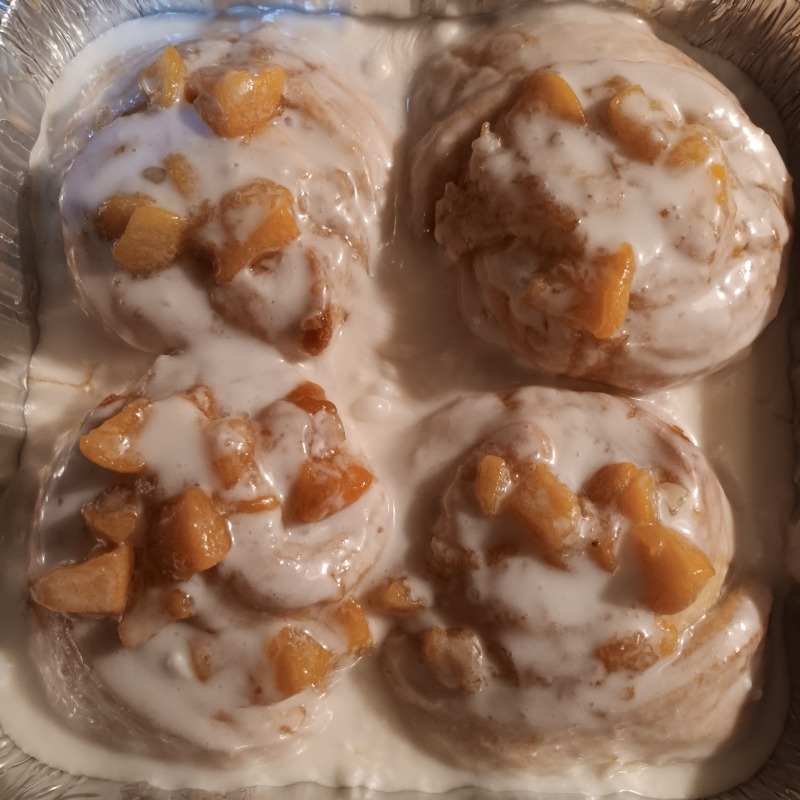 4 pack of peach cinnamon rolls