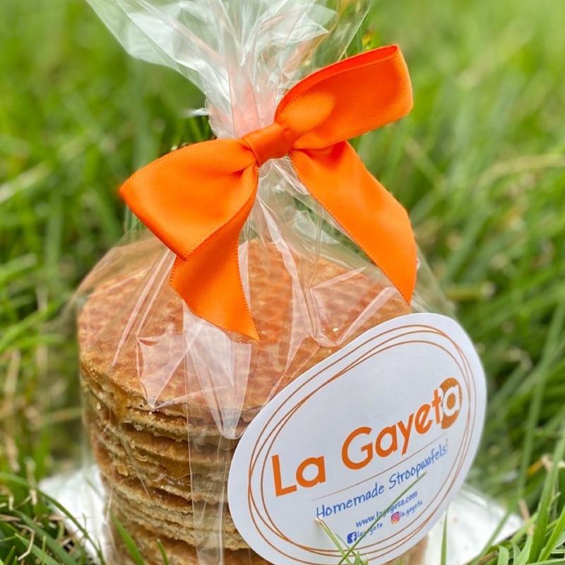 Ten handcrafted caramel-filled Dutch stroopwafels in La Gayeta packaging