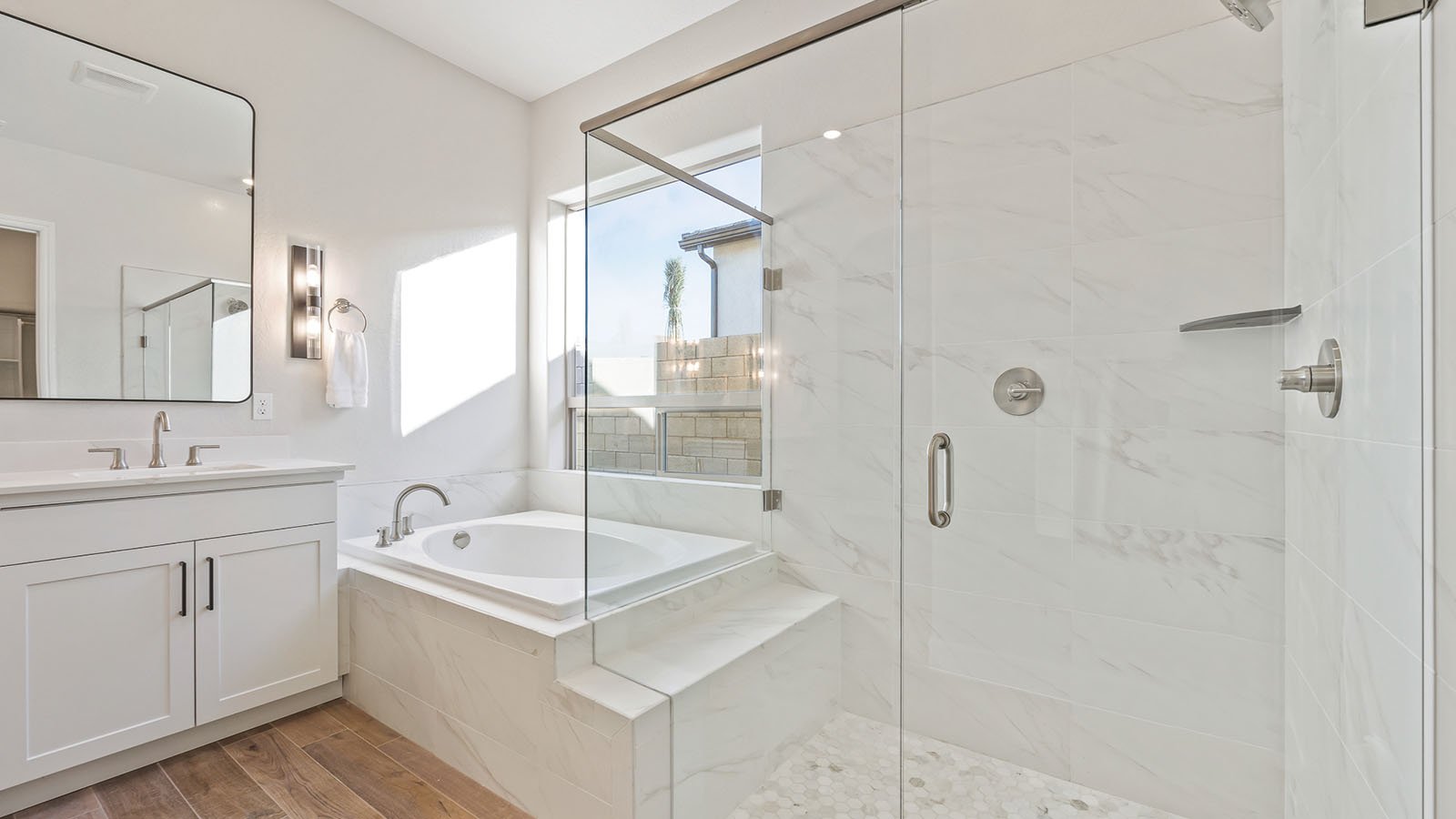 Cali_OwnersBath1