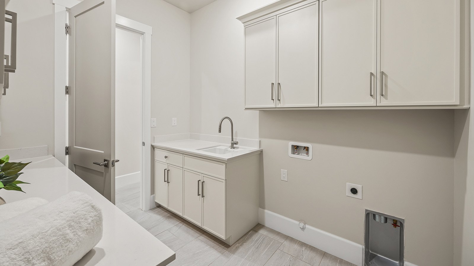6389_Lot3_LaundryRoom