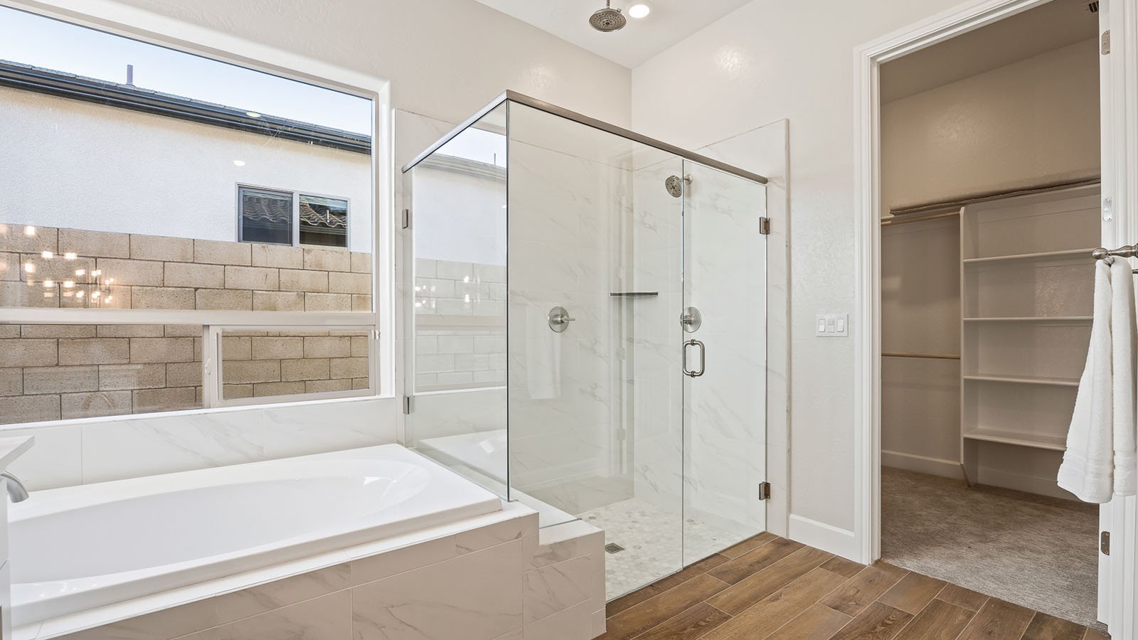 Cali_OwnersBath6
