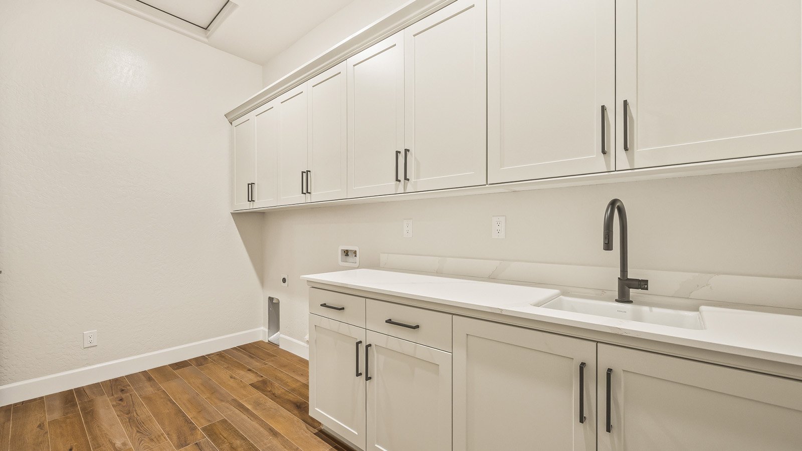 Benton_LaundryRoom2